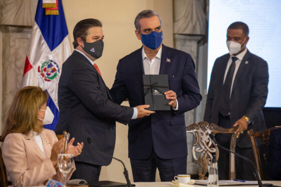 Abinader presenta Estrategia Nacional de Competitividad para hacer de RD el país más competitivo de Centroamérica y el Caribe