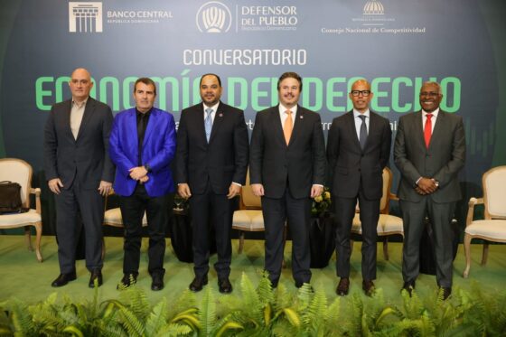 Realizan conversatorio sobre institucionalidad y su impacto en el desarrollo económico